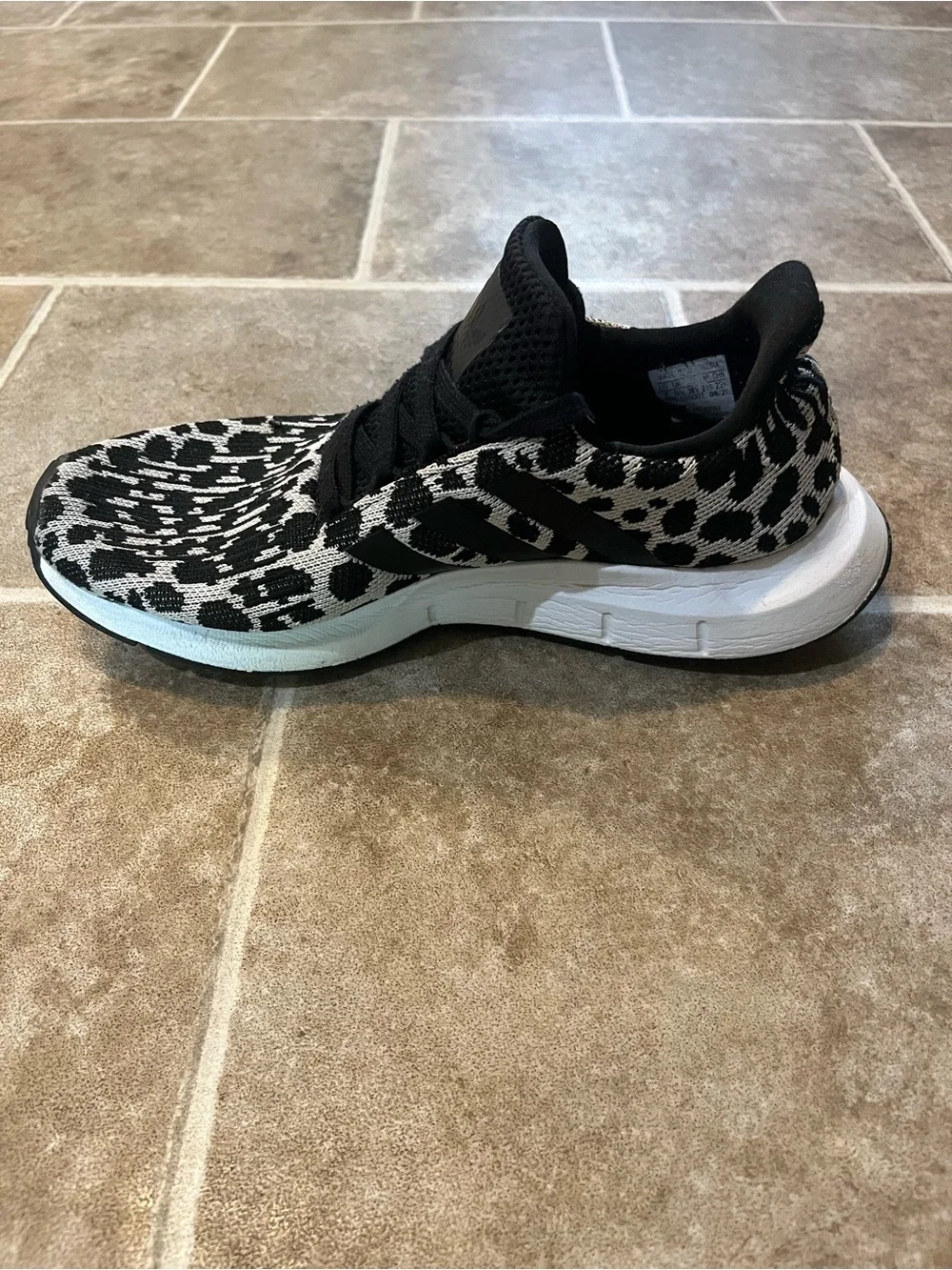 adidas Swift Run Shoe Women’s Size 7 Black Cheetah Print BD7962